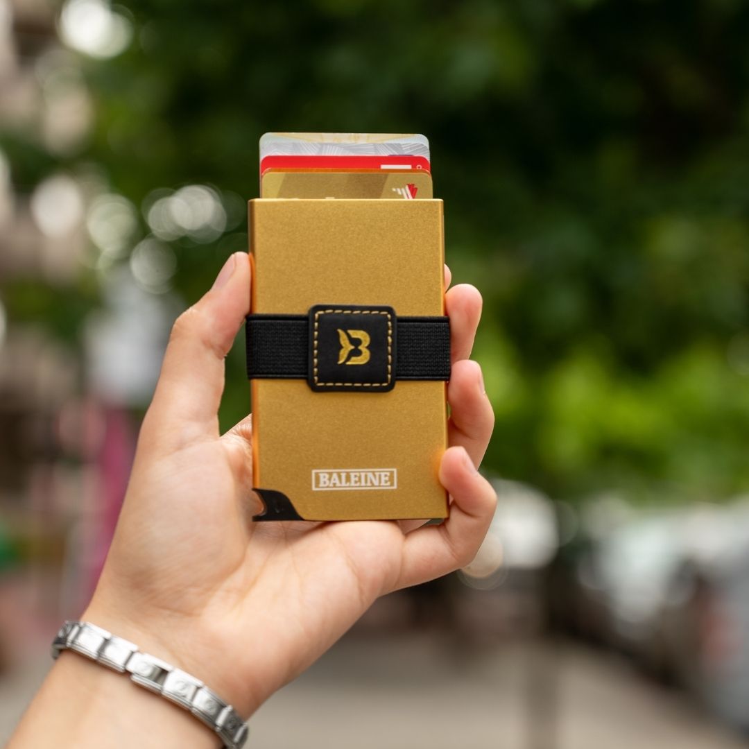 Card Slider - Golden Black