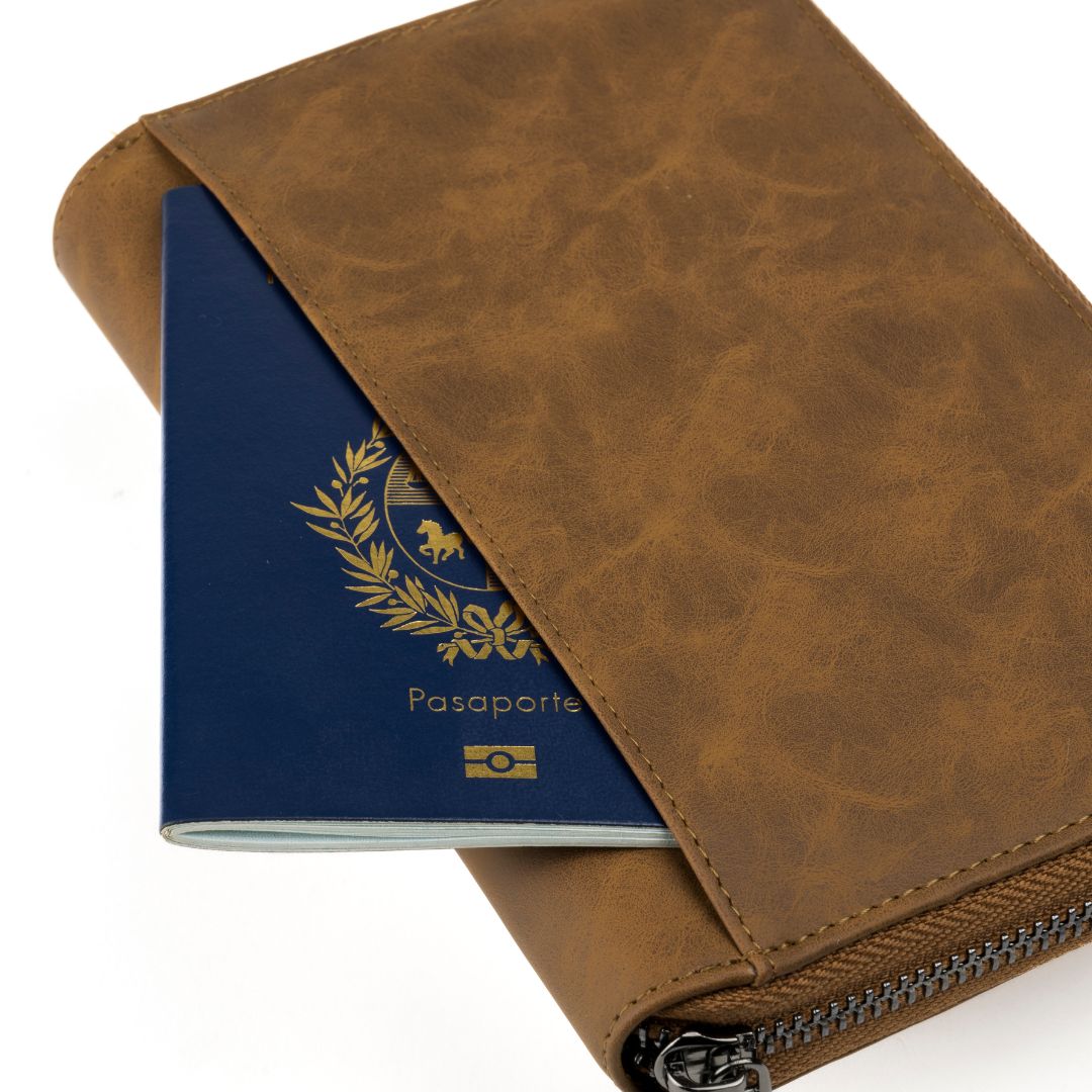 Porta Pasaporte - Light Brown