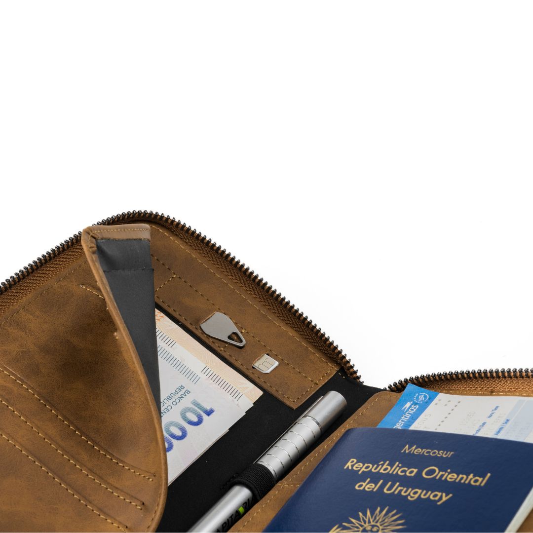 Porta Pasaporte - Light Brown