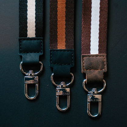 Llavero - Dark Brown / White