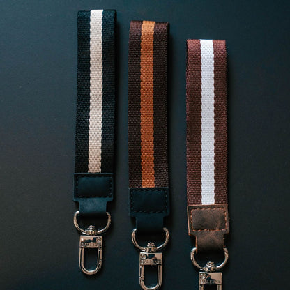 Llavero - Dark Brown / White